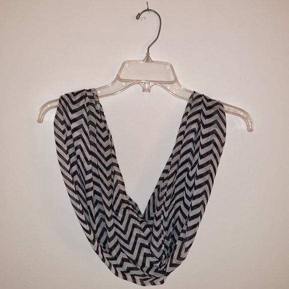 Black & White Chevron Infinity Scarf - Picture 2 of 2